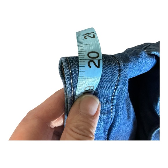 Levi’s Crop Jeans - Picture 5 of 6